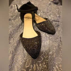 Size 8M Daisy Fuentes trendy Women’s flats. Only worn once!